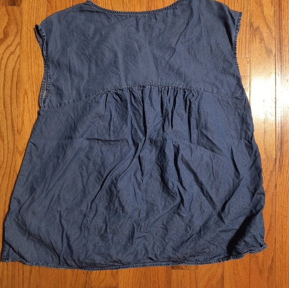 Knox Rose sleeveless shirt, women's medium, faux blue jean type material - Picture 7 of 10